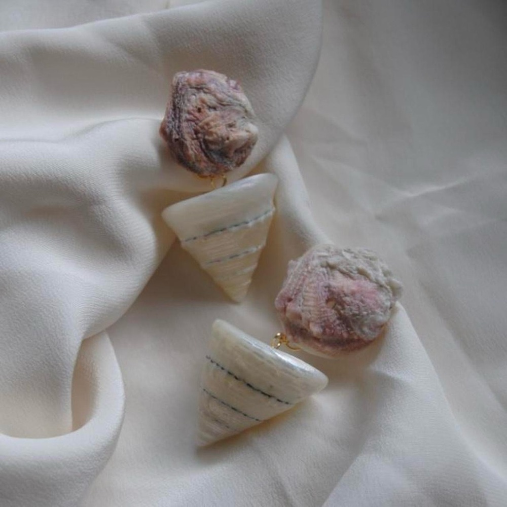 Shell Earrings - Picture 2 of 6